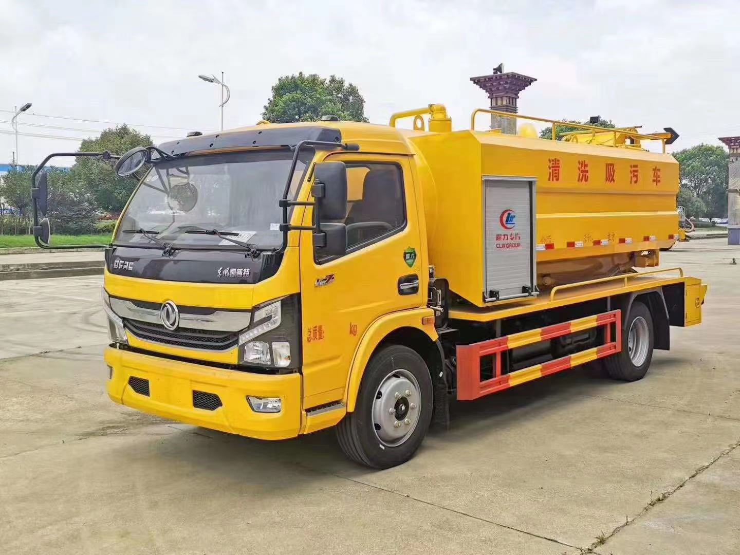 國六東風多利卡聯(lián)合疏通車：管道清淤保障安全度汛