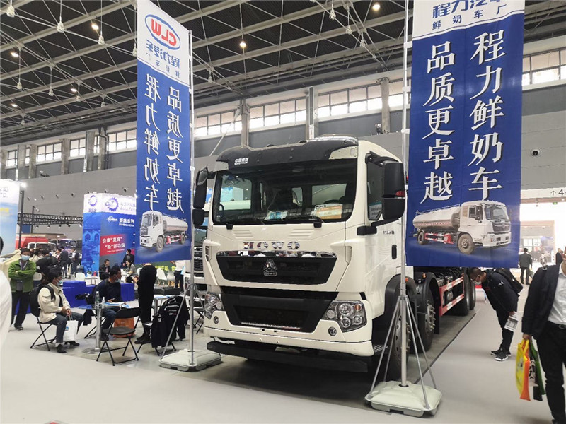 程力鮮奶運(yùn)輸車在第十一屆中國奶業(yè)大會獲關(guān)注