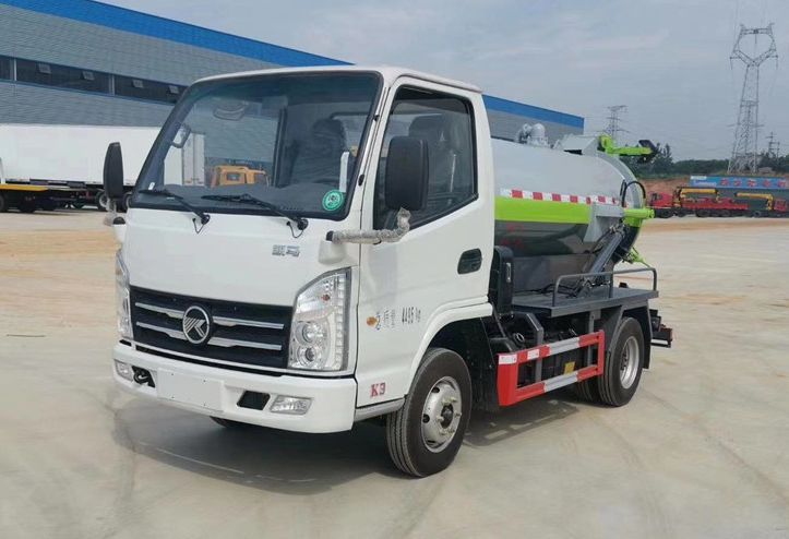 凱馬國六2方藍(lán)牌吸污車清理城市底下管網(wǎng)“主動(dòng)脈”