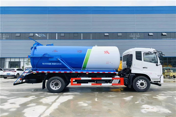 湖北程力新款環(huán)衛(wèi)利器淬火出爐，國六東風(fēng)吸污車速來圍觀！