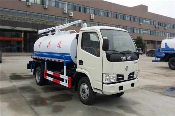 科學新農(nóng)村，普及推廣凱馬小型吸糞車，養(yǎng)豬養(yǎng)雞的樂了！