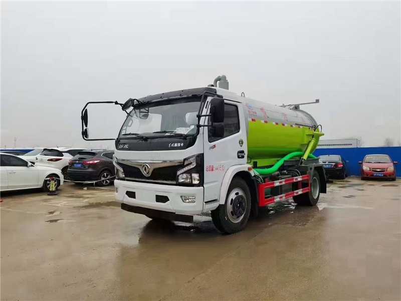 國六東風福瑞卡8方吸污車作為環衛車型在保護環境中必須要起到一個帶頭的作用