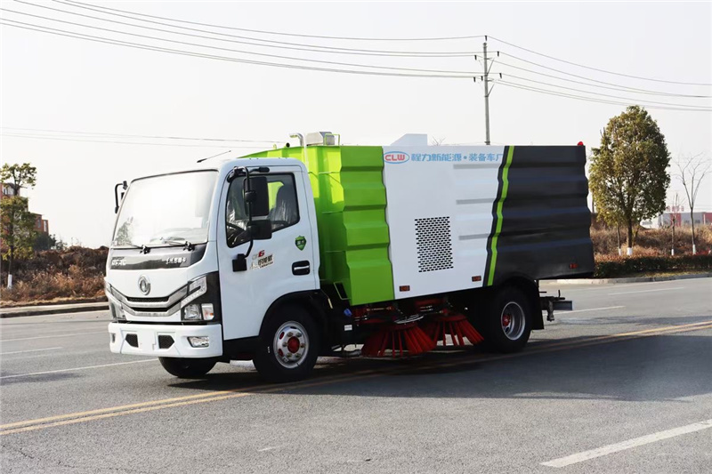 東風(fēng)小多利卡掃路車買一臺車一年就能回本，縮減人工成本、管理成本，您還在等什么呢