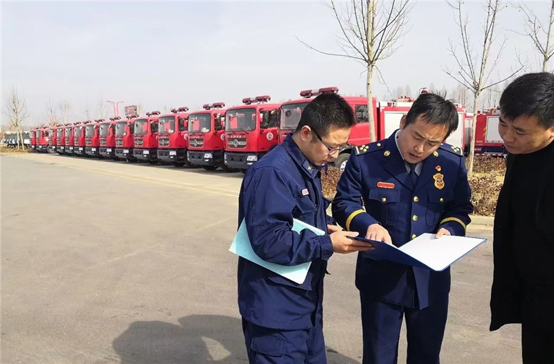 為提升滅火救援效率，使車輛在消防救援工作中成為強(qiáng)有力的“作戰(zhàn)工具”，亳州市應(yīng)急管理局采購60輛水罐消防車