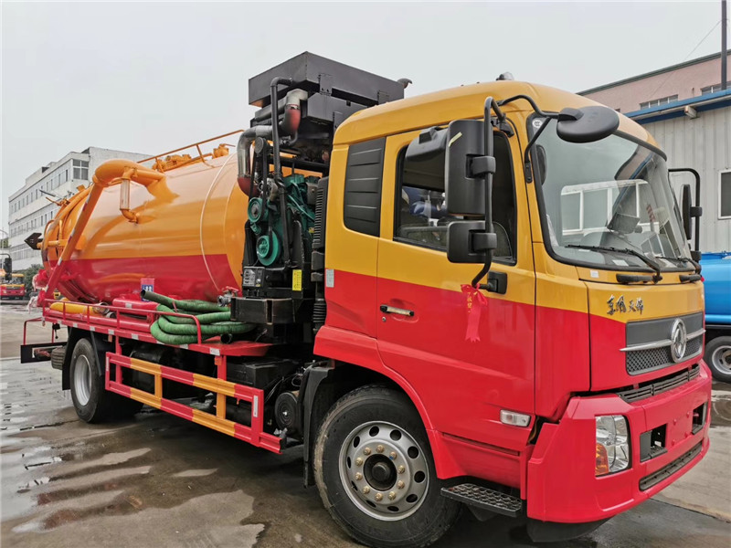 東風(fēng)天錦吸污車吸污泵采用山東2BE-204水循環(huán)真空泵，精密度高，吸力大