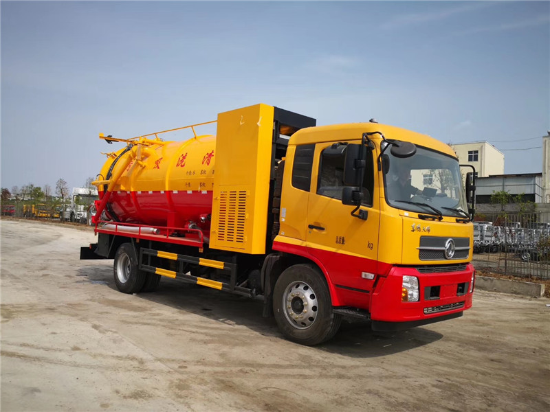 東風天錦清洗吸污管道疏通車底盤空間充分利用，方便客戶擺放工具