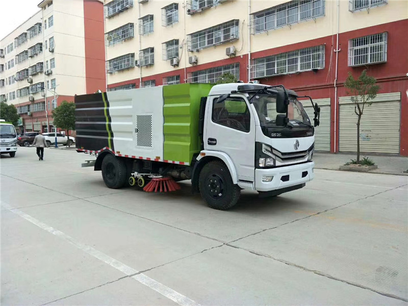 東風天龍洗掃車采用中美合資的康明斯系列發動機