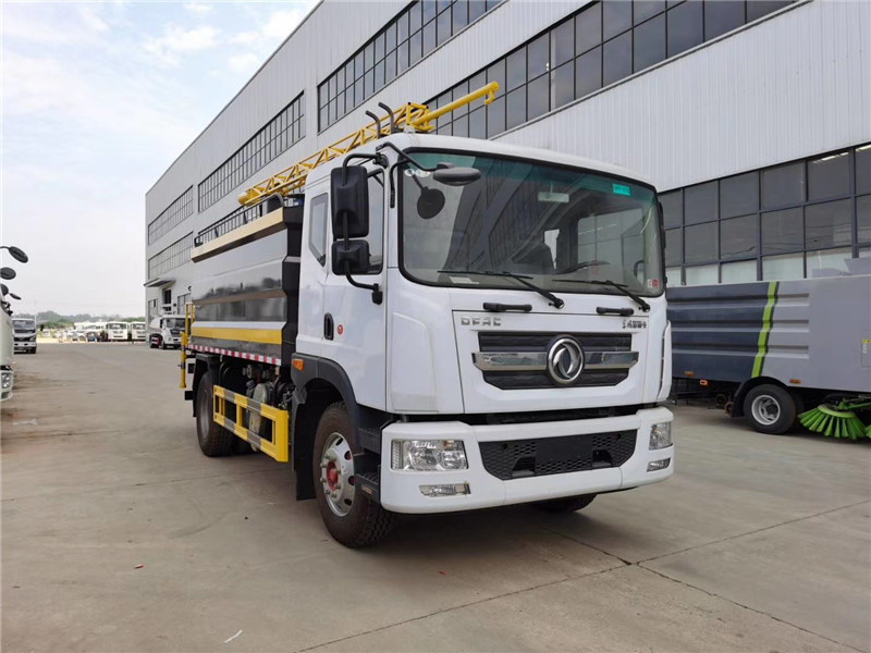 東風(fēng)多利卡8噸抑塵車工作直徑可覆蓋4個標(biāo)準(zhǔn)足球場