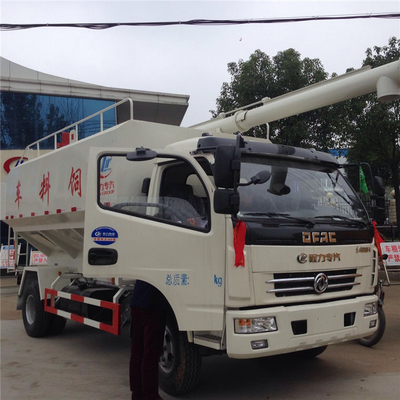 東風天錦散裝飼料車結構簡單、性能可靠、輸送量大、操控方便