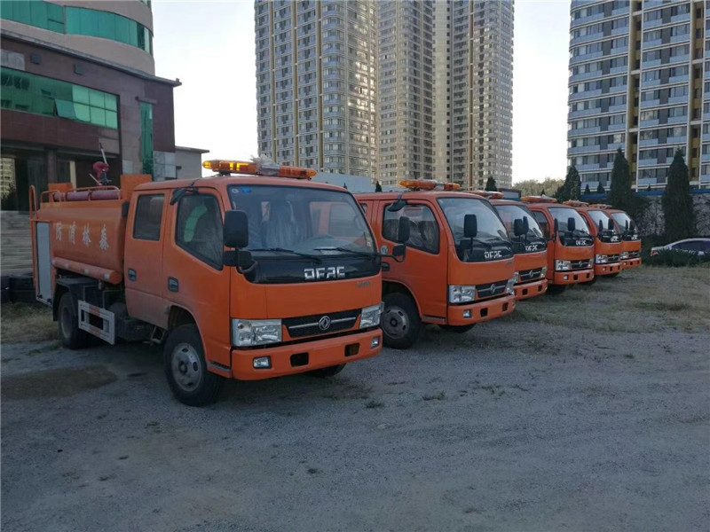 東風多利卡消防灑水車外形美觀，結合消防，灑水功能為一體