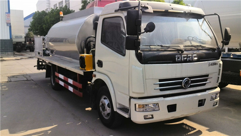 東風多利卡道路養護車可作上，下，左，右調節，適用于路面沖洗