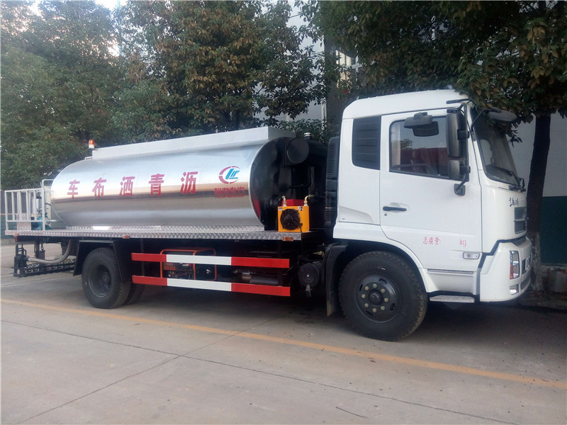 東風D9道路養(yǎng)護車采用武鋼生產的5mm熱扎板制作，動力強勁