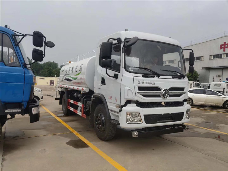 東風(fēng)天錦多功能抑塵車(chē)可360度搖控旋轉(zhuǎn)，達(dá)到全方位大面積精準(zhǔn)噴霧