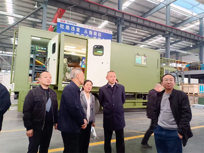 湖北省楚商聯(lián)合會秘書長蹇宏等一行嘉賓蒞臨程力集團(tuán)考察調(diào)研專汽及應(yīng)急產(chǎn)業(yè)發(fā)展?fàn)顩r