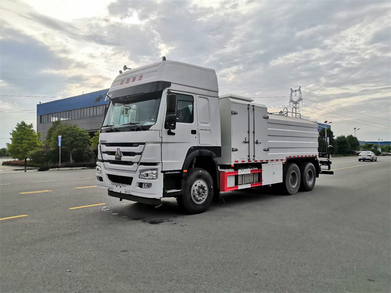 CL5320THRZ6型現(xiàn)場混裝乳化炸藥車 