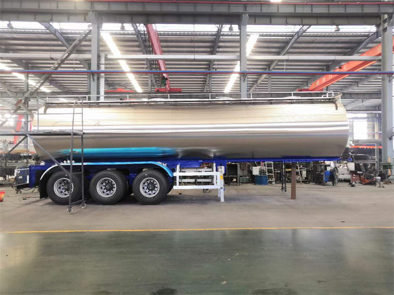 33—35噸半掛鮮奶運輸車