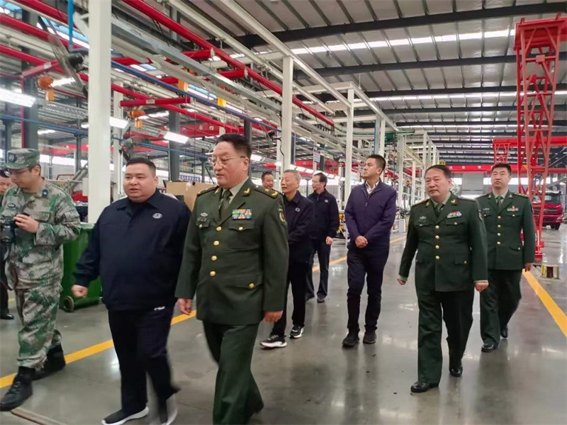 湖北省省委常委、省軍區(qū)政委謝東輝等首長視察應急產(chǎn)業(yè)龍頭企業(yè)程力汽車集團