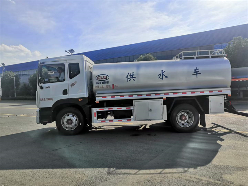 專業(yè)生產(chǎn)不銹鋼運(yùn)水車、供水車、奶罐車等