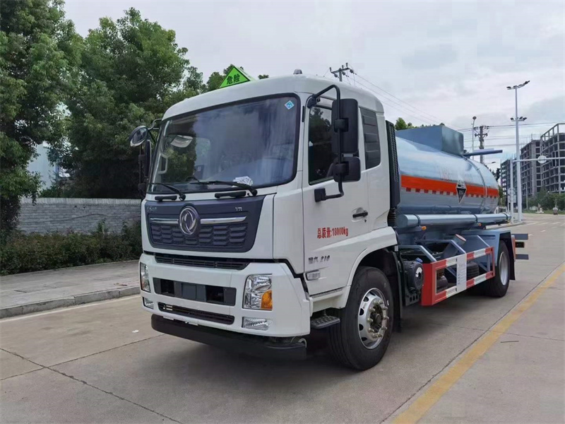 東風天錦10噸鋼襯塑減水劑罐車