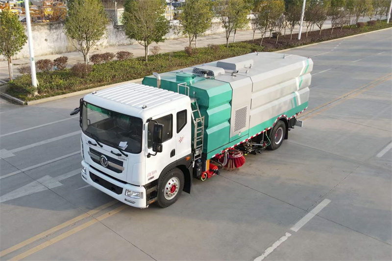 東風(fēng)D9深度保潔車