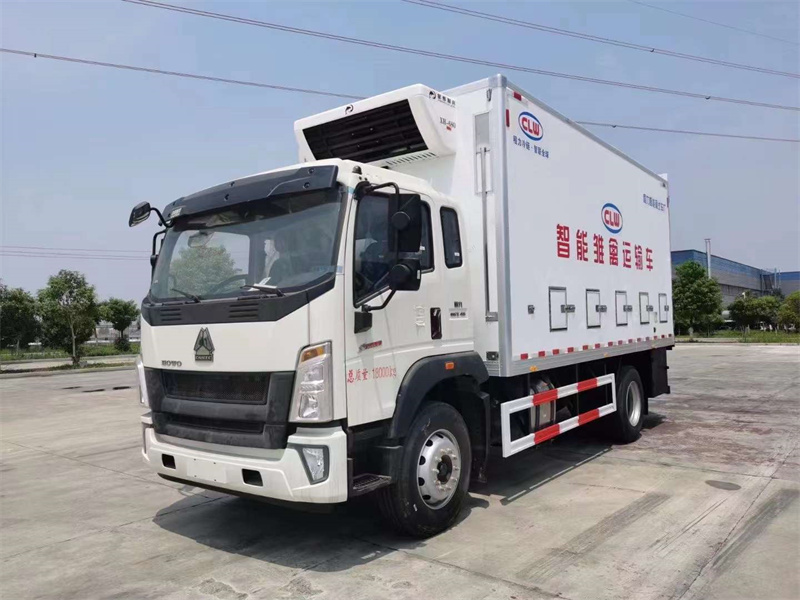 國六重汽豪沃雛禽運輸車