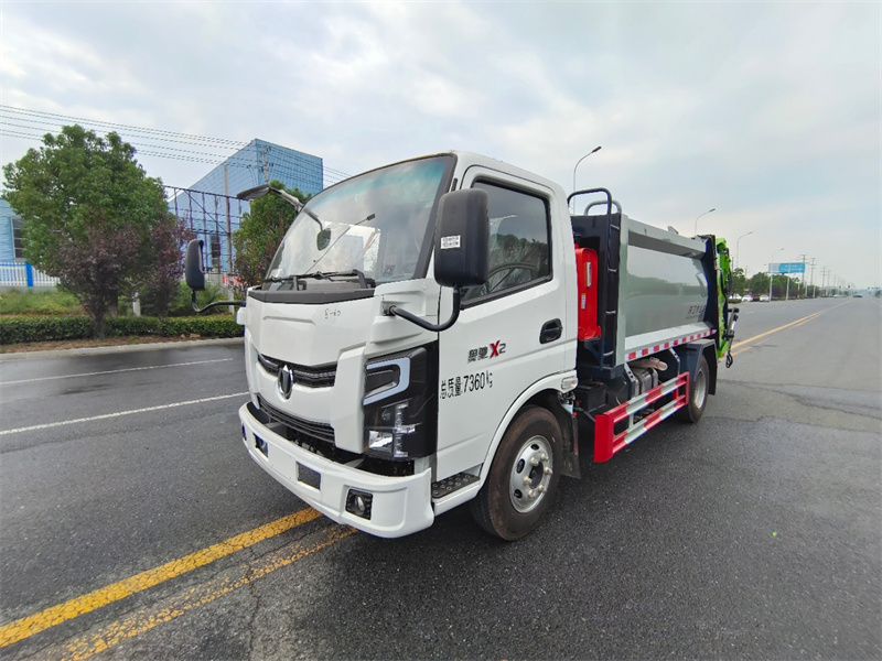 藍(lán)牌5方地下室壓縮垃圾車(chē)