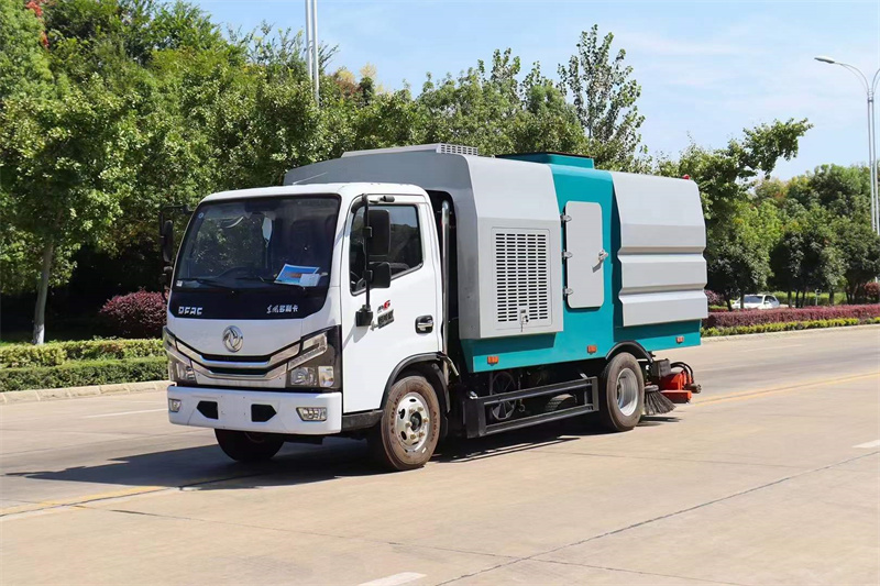 東風(fēng)多利卡5方后置吸塵車