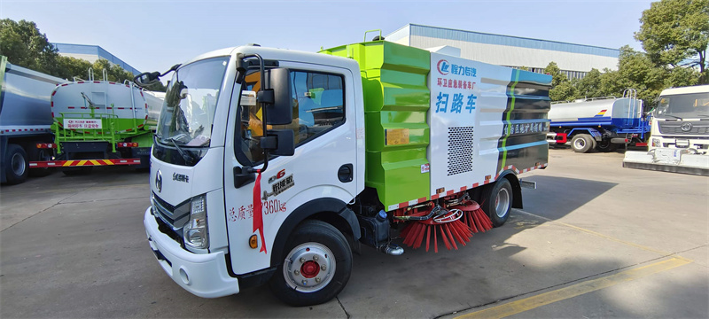 程力東風(fēng)小多利卡掃路車