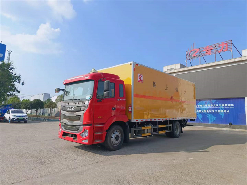 江淮格爾發廂式危險品運輸車